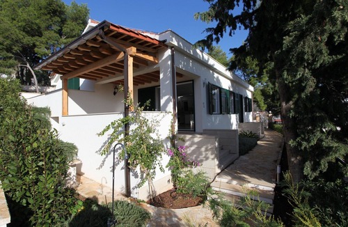 Milna (Brac) Villa | Holiday home Ida in quiet pine forest