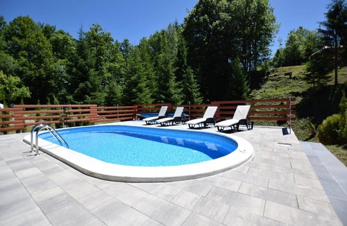 Brod Moravice House | Holiday Home in Brod Moravice with Pool