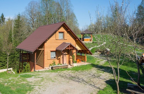 Brod Moravice House | Holiday Home in Brod Moravice with Pool