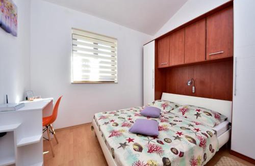 Krusevo House | Holiday Home in Krusevo with Garden & BBQ