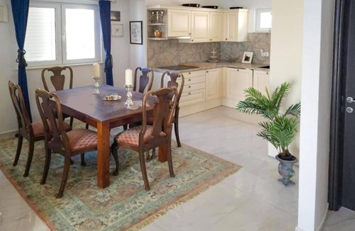 Veliko Brdo Apartment | Holiday Home in Makarska near Biokovo Mountains