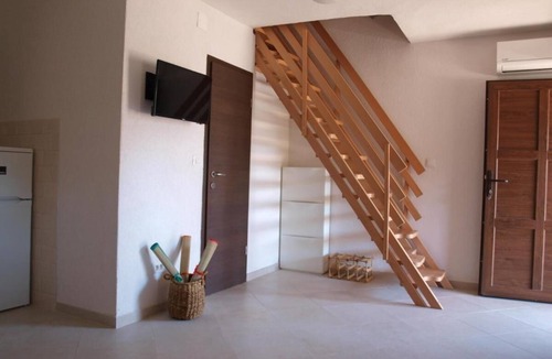 Cove Makarac (Milna) House | Holiday Home in Milna with Terrace, Air condition, WIFI, Washing machine (5123-1)