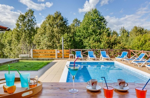 Gornje Dubrave House | Holiday Home in Ogulin with Pool & Rafting