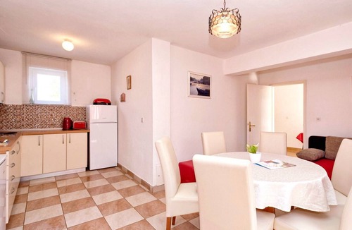 Dol House | Holiday home Ivana, (13641), Stari Grad, hr