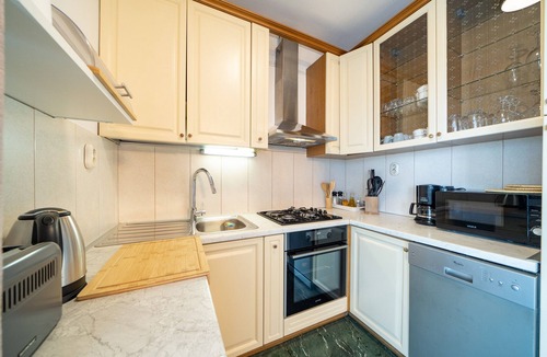 Selca House | Holiday Home Ivana - Three Bedroom holiday Home with Jacuzzi, Terrace and Sea view