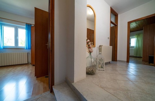 Selca House | Holiday Home Ivana - Three Bedroom holiday Home with Jacuzzi, Terrace and Sea view