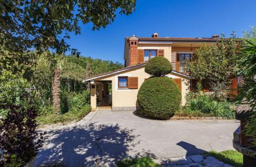Laginji House | Holiday Home Jakov by Interhome