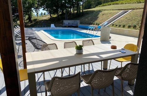 Oriovac House | Holiday Home 'Jana House Oriovac' with Lake View, Wi-Fi and Air Conditioning