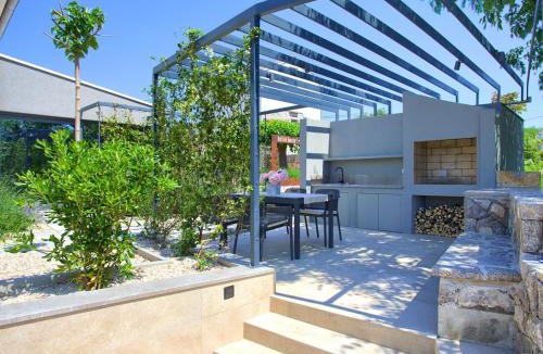 Nenadici House | Holiday Home Jerini The Barn by Interhome