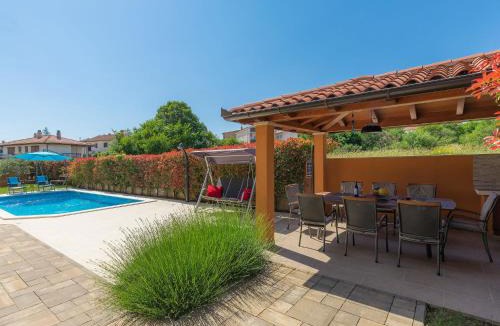 Valdebek House | Holiday Home Linden Tree by Interhome