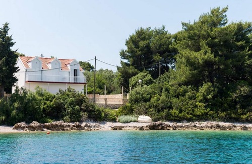 Kolocep Island Apartment | Holiday Home Maćus-One Bedroom Apartment with Balcony