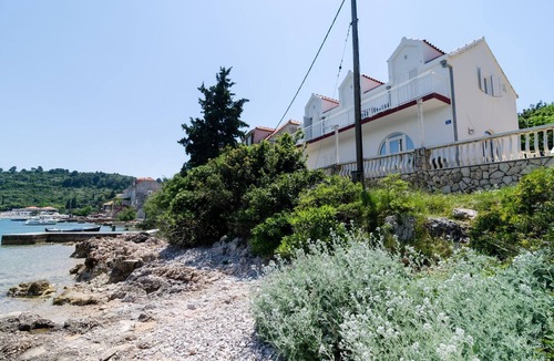 Kolocep Island Apartment | Holiday Home Maćus-One Bedroom Apartment with Balcony