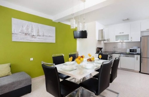Vinisce House | Holiday home Marin, (14536), Vinišce, hr