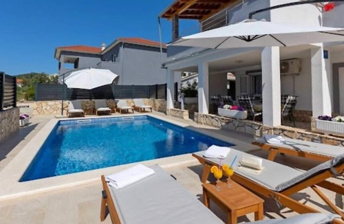 Vinisce House | Holiday home Marin, (14536), Vinišce, hr