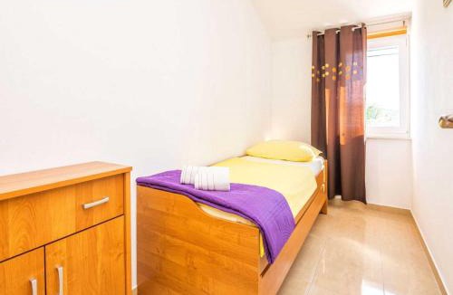 Tisno House | Holiday Home Marinela - Four Bedroom Holiday Home with Swimming Pool