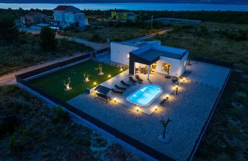 Paljuv Villa | Holiday Home Medena