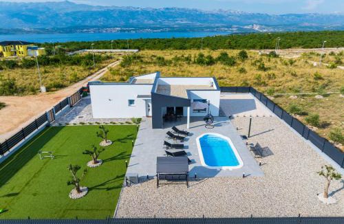 Paljuv Villa | Holiday Home Medena
