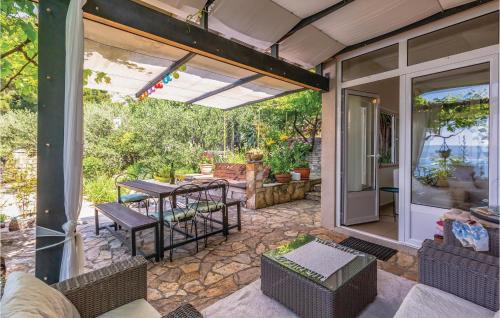 Mimice House | Holiday Home Mimice 21 With Outdoor Swimmingpool