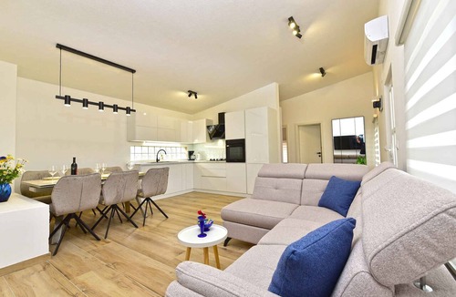 Skatari House | Holiday home mit Terrasse und Klimaanlage