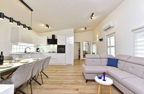 Skatari House | Holiday home mit Terrasse und Klimaanlage