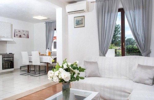 Gornje Sitno Villa | Holiday home Mons Aureus - Three Bedroom Villa with swimming pool
