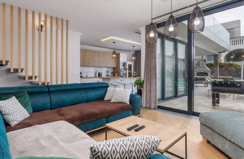 Jakisnica House | Holiday Home Oblica by Interhome