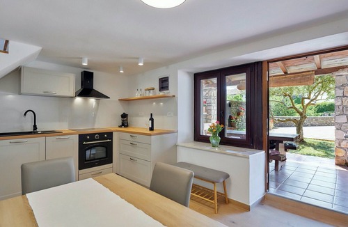 Orihi House | Holiday home Orihi * 2000 m2 fenced garden, covered terrace, BBQ