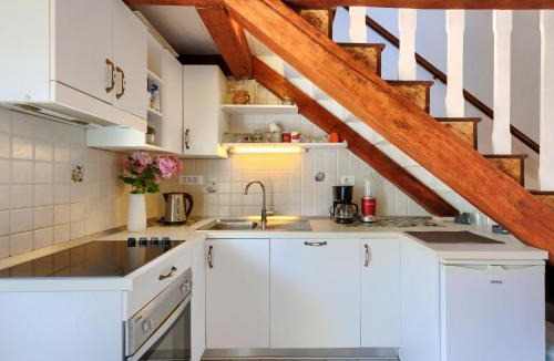 Kastelir House | Holiday Home Pinia II by Interhome