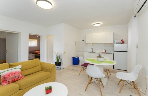 Gornji Karin House | Holiday Home Sanda - Four Bedroom Holiday Home with Terrace
