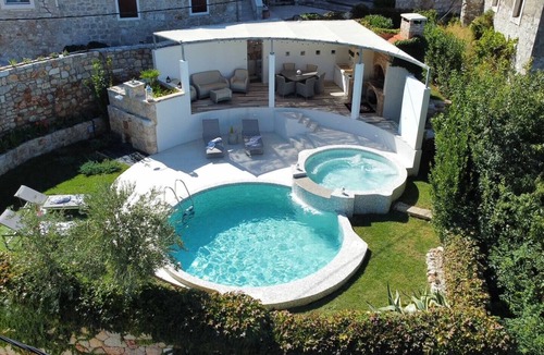 Pitve House | Holiday Home Secret Garden