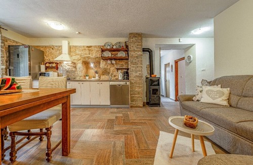Slivnica House | Holiday Home Stone Wall - Villa with Jacuzzi, 5 pax
