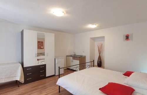 Sveta Jelena Apartment | Holiday Home Sveta Jelena