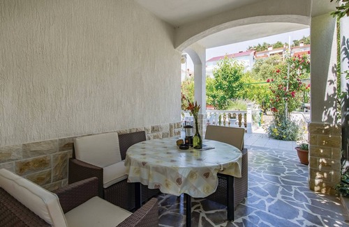 Palit House | Holiday Home to 17 Persons