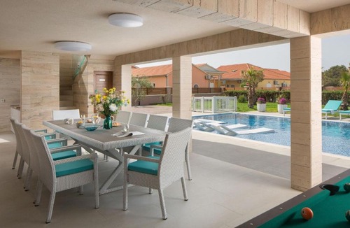Vir House | Holiday Home Villa Malibu Eclipse by Interhome