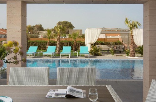 Vir House | Holiday Home Villa Malibu Eclipse by Interhome