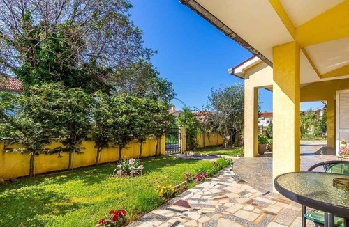 Pomer House | Holiday home with air conditioning