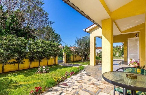 Pomer House | Holiday home with air conditioning