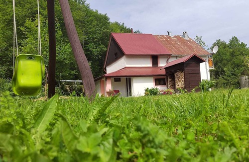 Trnovac House | Holiday home with garden and hiking opportunities