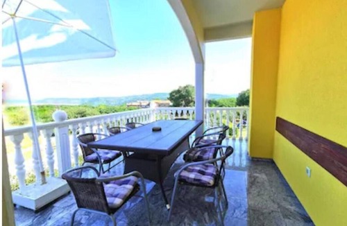 Kastel House | Holiday home with heated pool