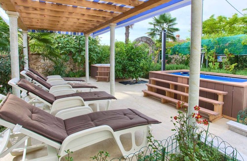 Pinezici House | Holiday home with jacuzzi