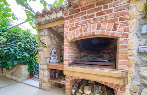 Pinezici House | Holiday home with jacuzzi