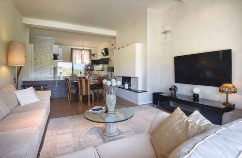 Pjescana Uvala House | Holiday home with pool and barbecue, by the sea