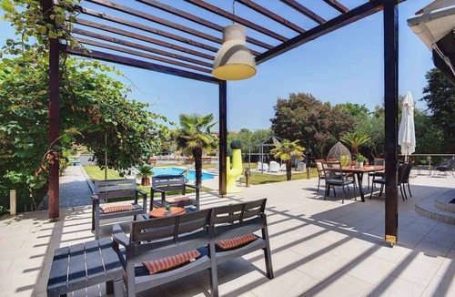 Pjescana Uvala House | Holiday home with pool and barbecue, by the sea