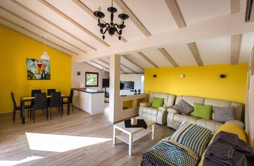 Fazana House | Holiday home with pool for 8 people