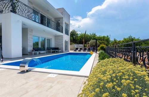 Klimno House | Holiday home with pool for 8 people