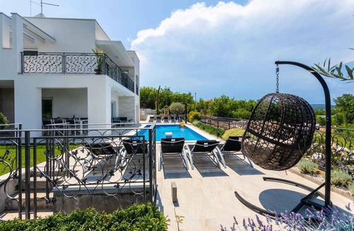 Klimno House | Holiday home with pool for 8 people