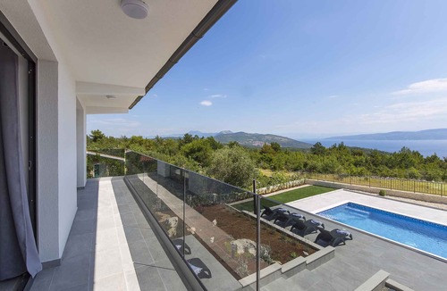 Bartici House | Holiday home with pool for 6 people