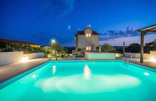 Krusevo Villa | Holiday home with swimming pool