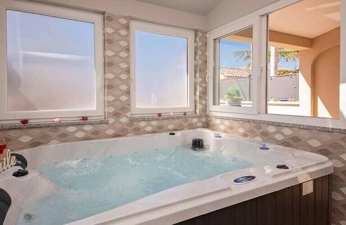 Kastelir House | Holiday home with whirlpool and sauna, in Kastelir