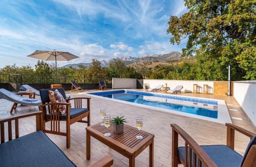 Obrovac House | Holiday Home Zaton with Pool near River Canyon